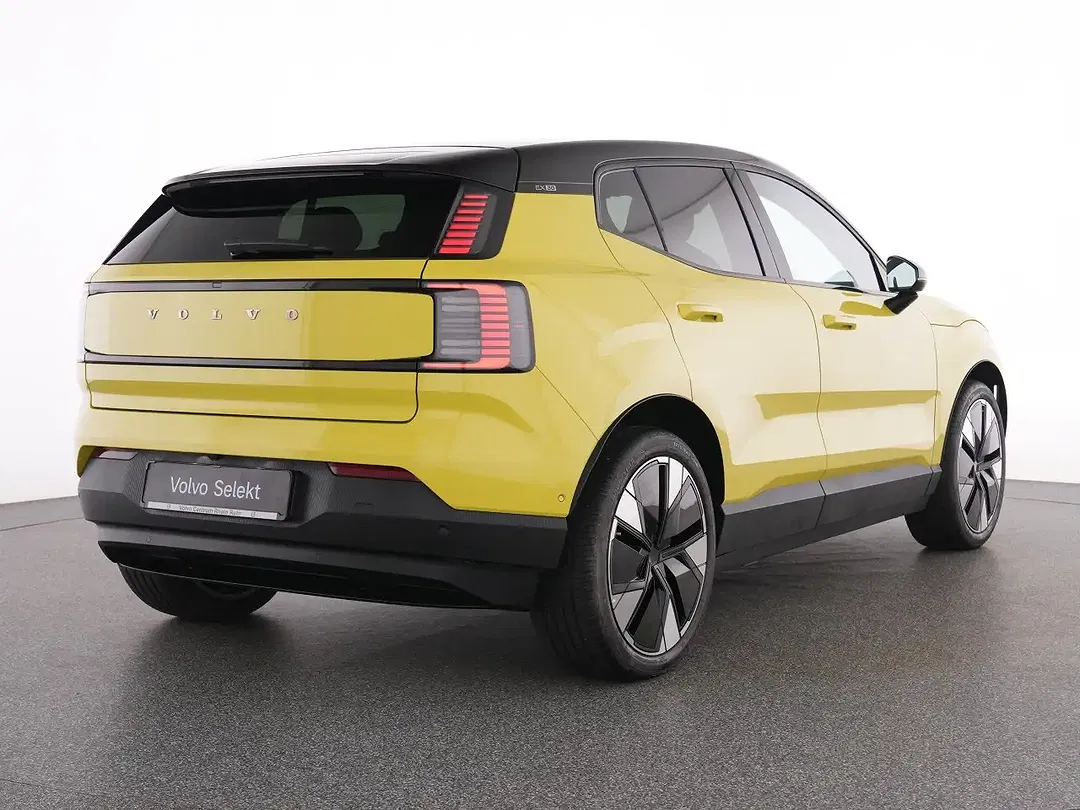 Volvo EX30 EV Ultra - Thumbnail 3