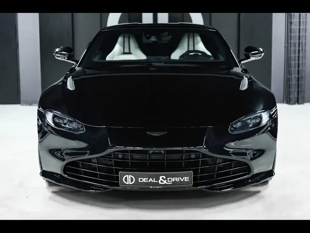 Aston Martin V8 Coupe - Thumbnail 5