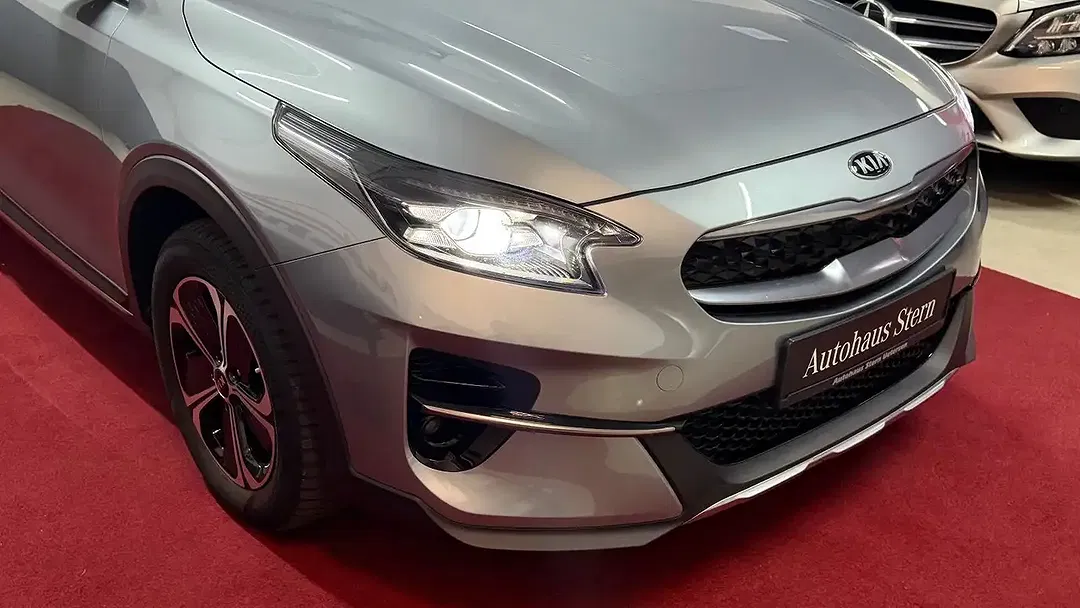 Kia XCeed PHEV Hybrid Vision - Thumbnail 4