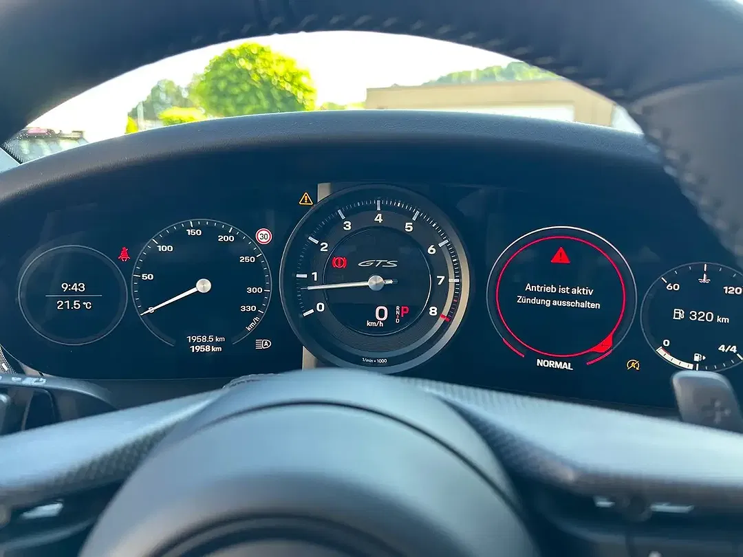 Porsche 992 Exclusive Series Targa GTS - Thumbnail 11