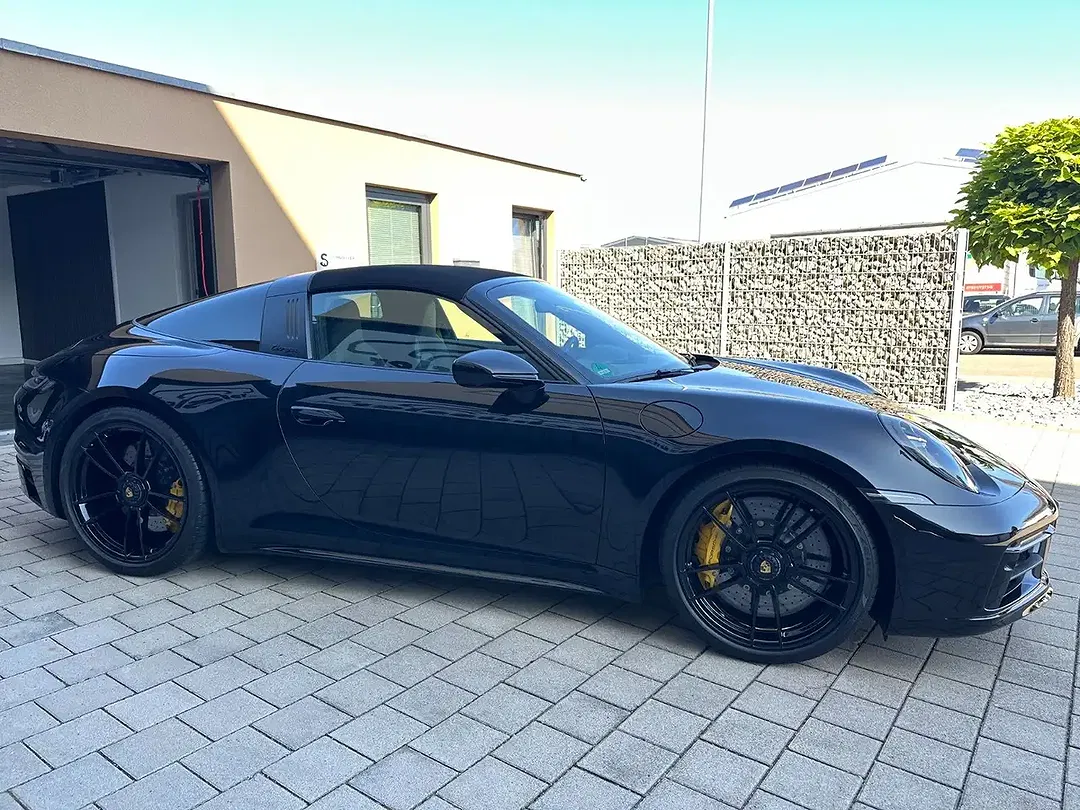Porsche 992 Exclusive Series Targa GTS - Thumbnail 4