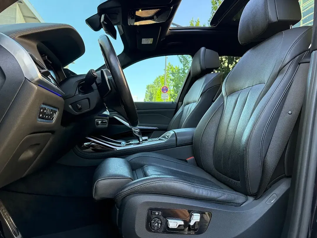 BMW X7 xDrive M Sport - Thumbnail 4