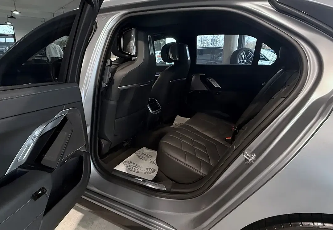 BMW i7 xDrive M Sport Pro - Thumbnail 6
