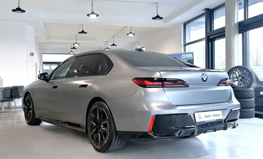BMW i7 xDrive M Sport Pro - Thumbnail 4