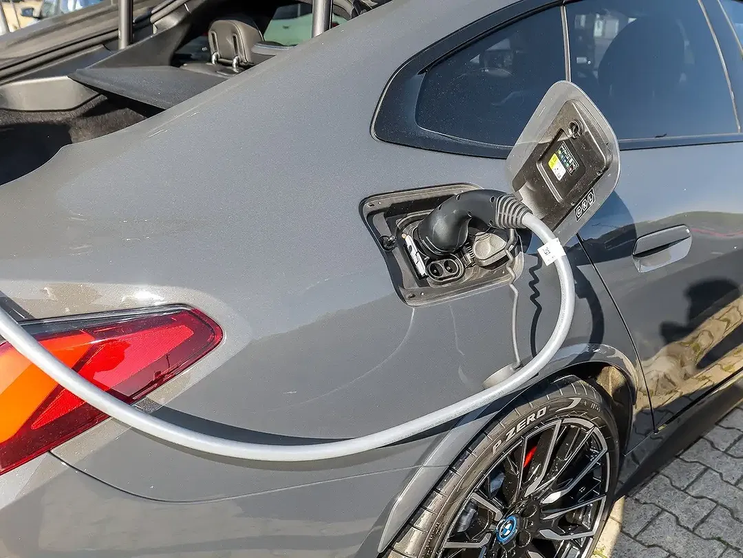 BMW i4 M50 Gran Coupe M Sport Pro - Thumbnail 26
