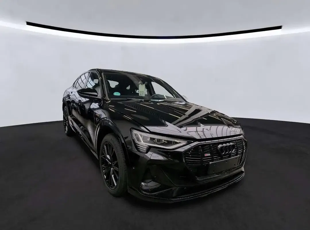 Audi Q8 e-tron 55 quattro Sportback S line - Thumbnail 3