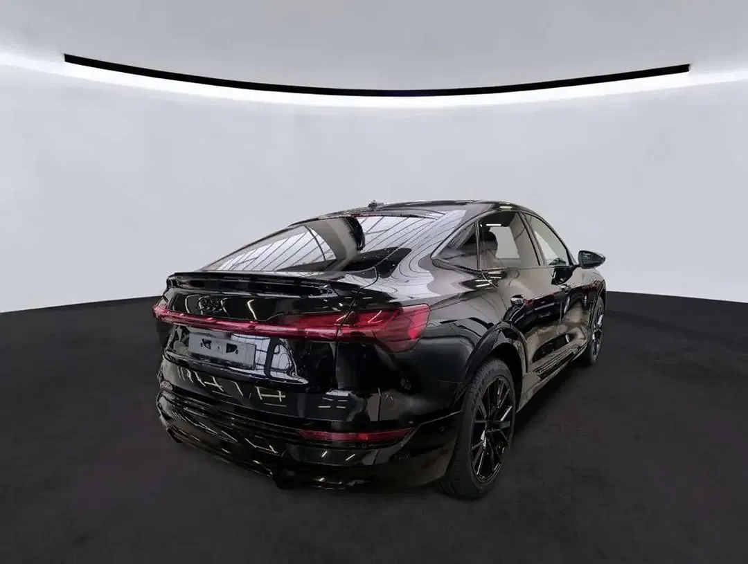 Audi Q8 e-tron 55 quattro Sportback S line - Thumbnail 4