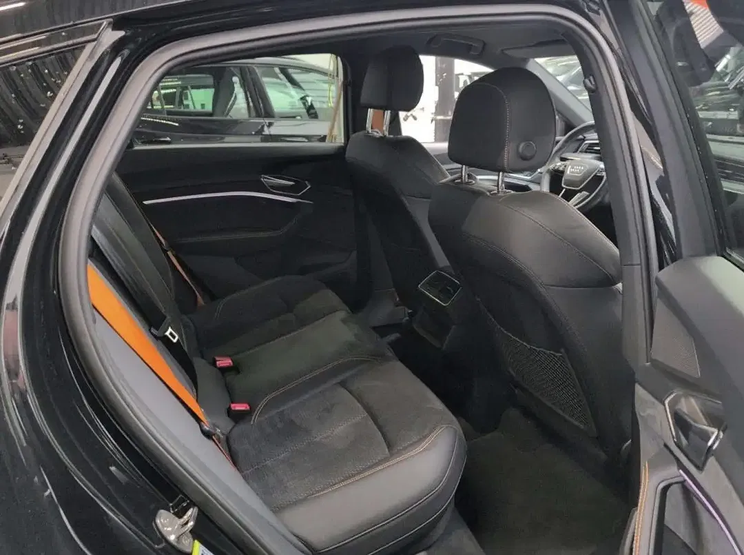 Audi Q8 e-tron 55 quattro Sportback S line - Thumbnail 6