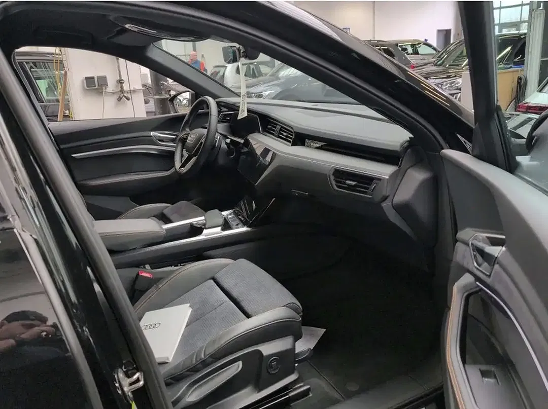 Audi Q8 e-tron 55 quattro Sportback S line - Thumbnail 7