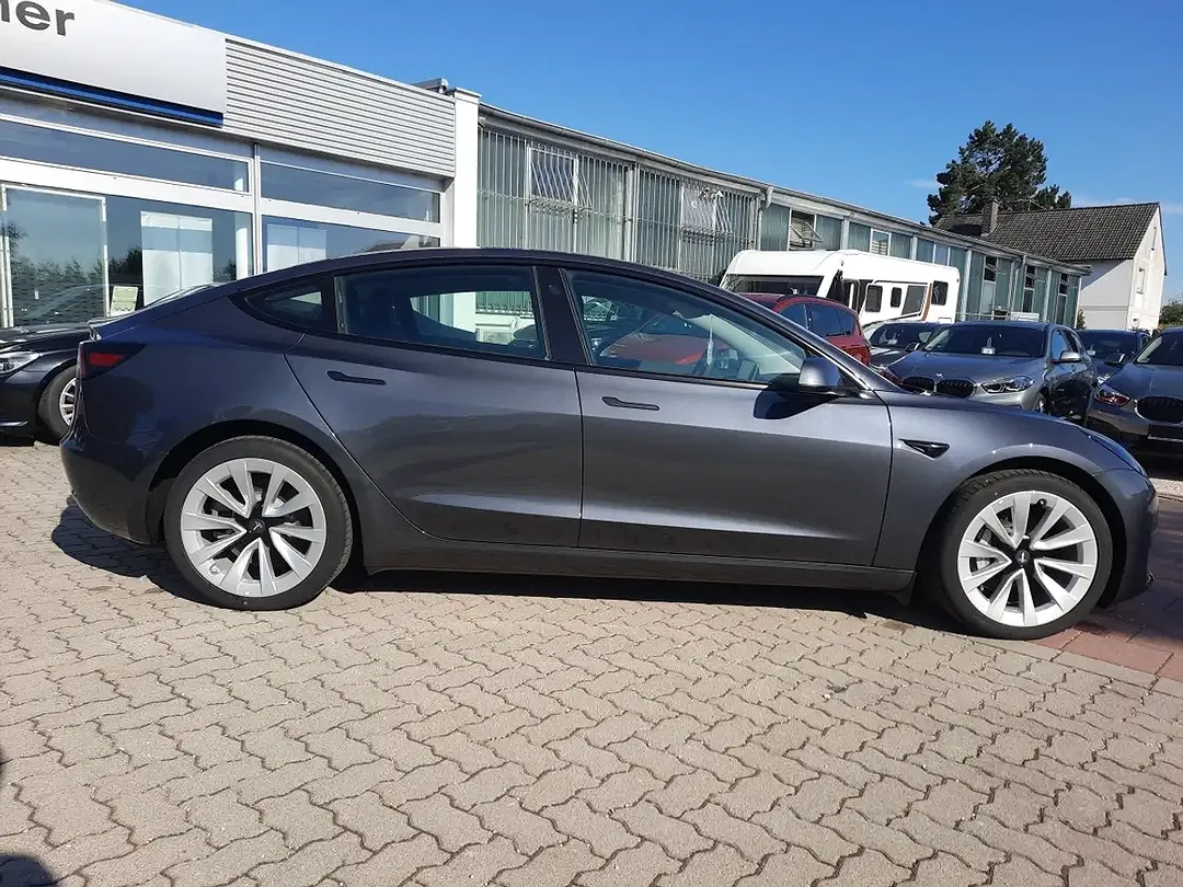 Tesla Model 3 Dual Motor Long Range - Thumbnail 3