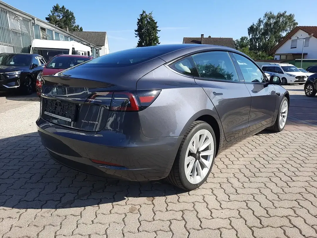Tesla Model 3 Dual Motor Long Range - Thumbnail 4