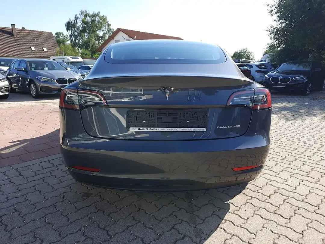 Tesla Model 3 Dual Motor Long Range - Thumbnail 5