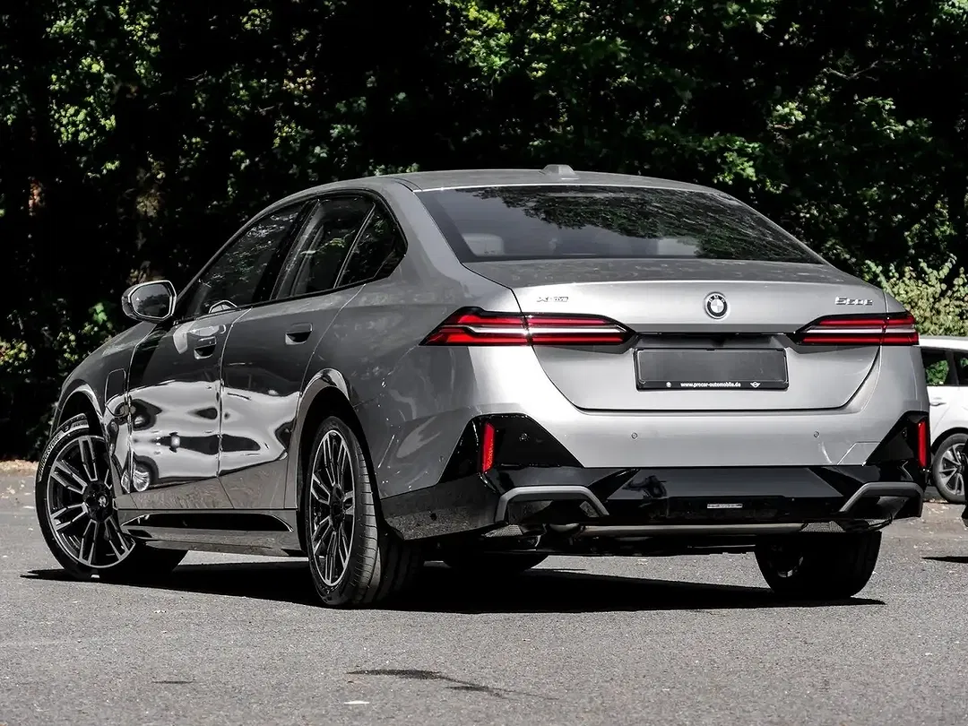 BMW 550 xDrive M Sport - Thumbnail 2