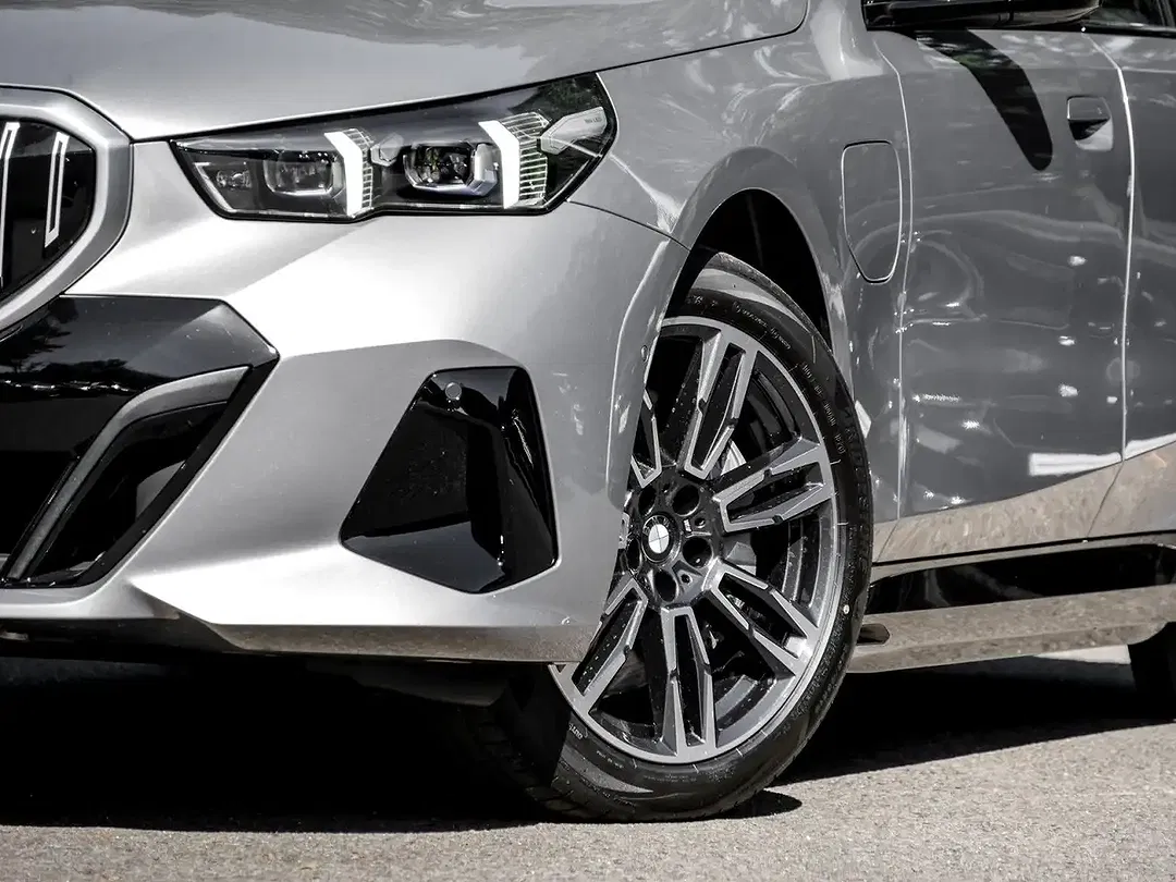 BMW 550 xDrive M Sport - Thumbnail 5