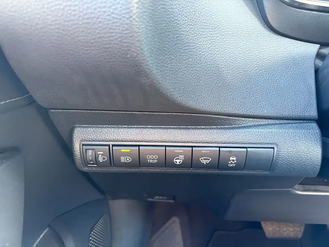 Toyota Corolla Hybrid Business Edition - Thumbnail 13