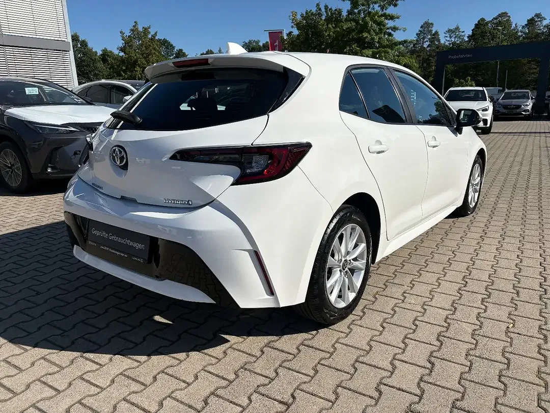 Toyota Corolla Hybrid Business Edition - Thumbnail 3