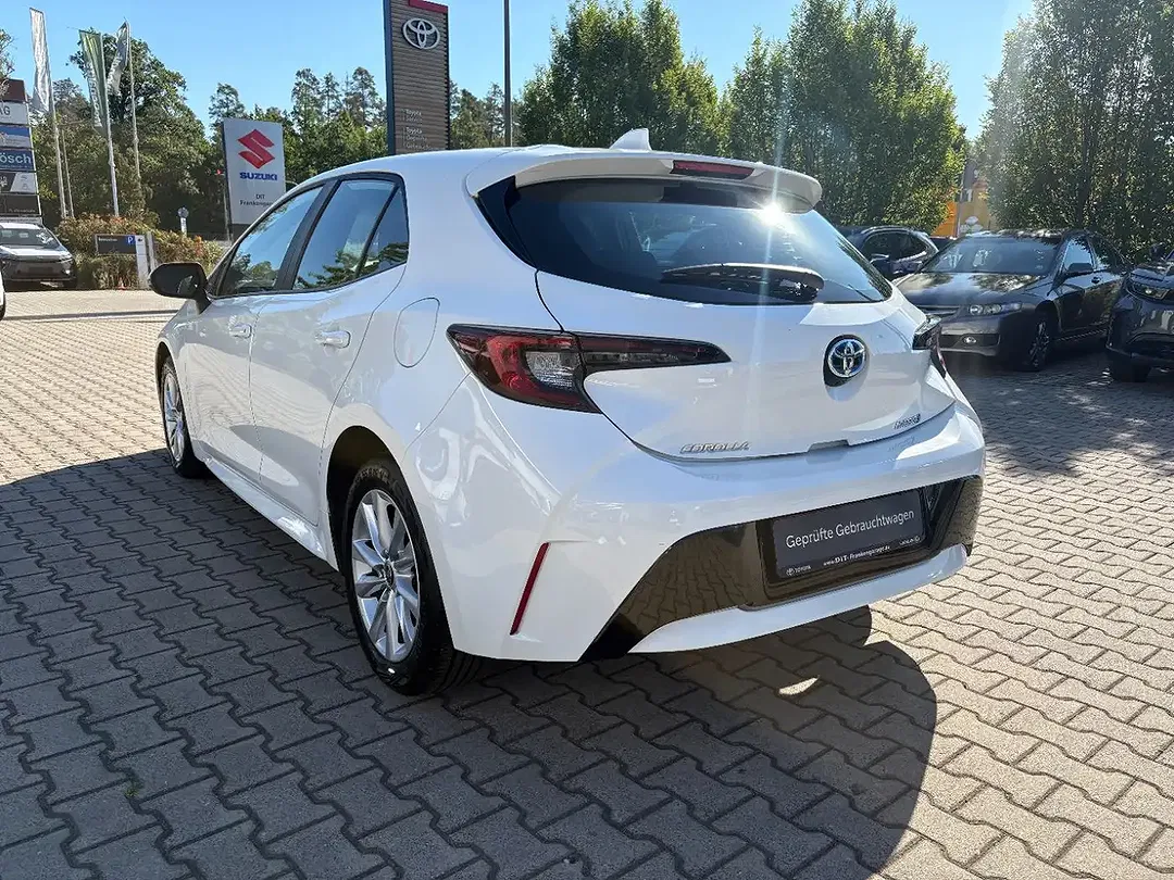 Toyota Corolla Hybrid Business Edition - Thumbnail 4