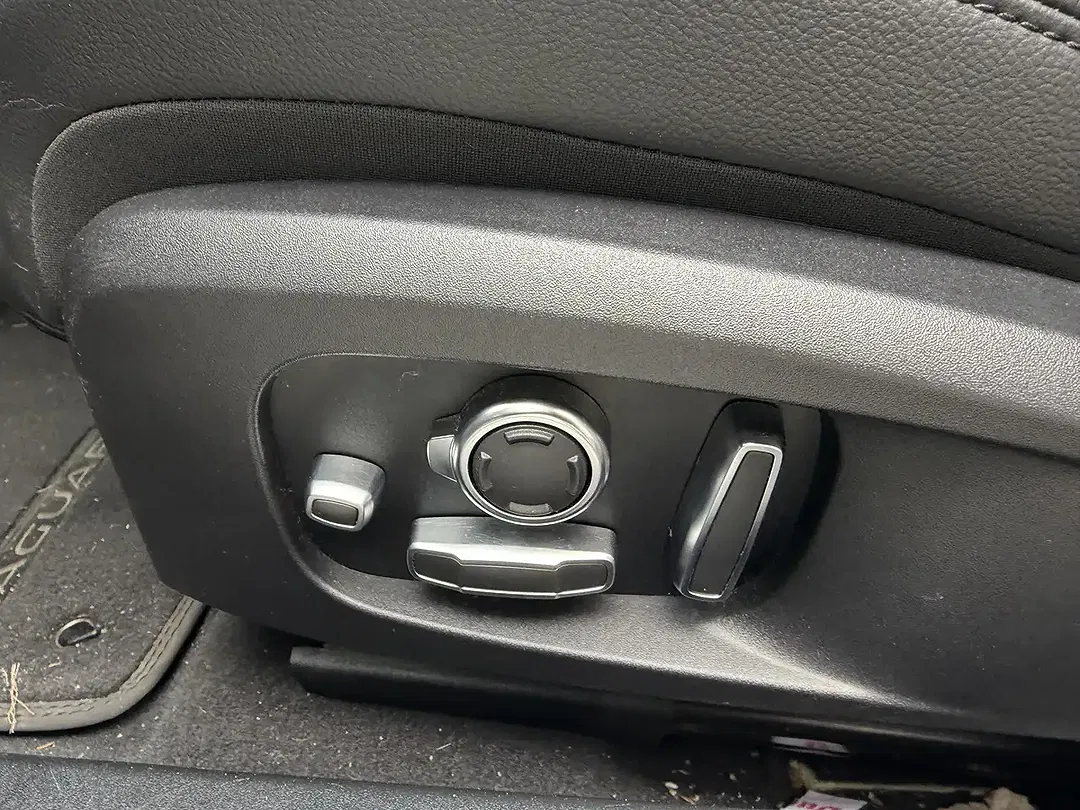 Jaguar XF D200 4x4 SE - Thumbnail 13