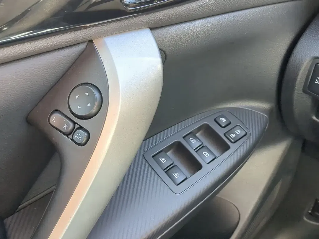 Mitsubishi Eclipse Cross PHEV Select Black - Thumbnail 12