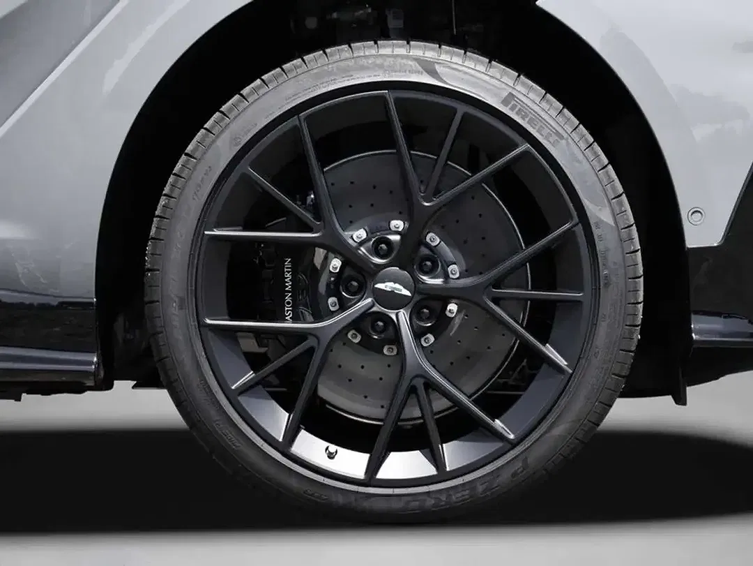 Aston Martin DBX S - Thumbnail 10