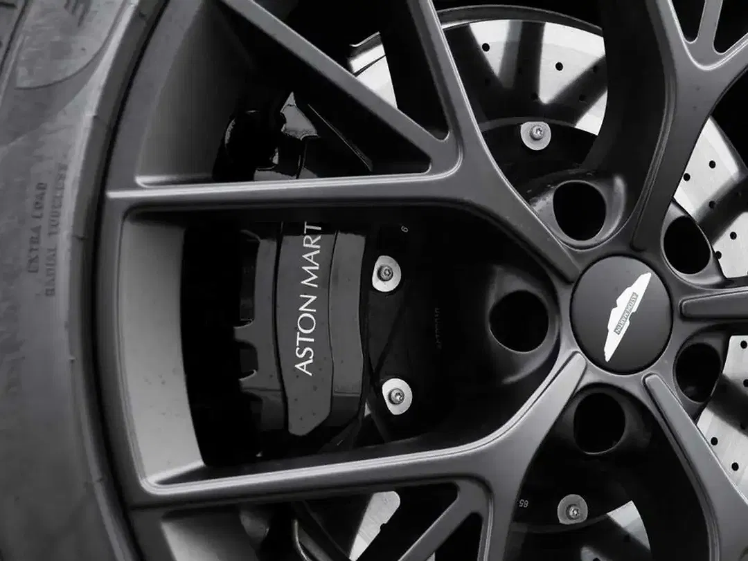 Aston Martin DBX S - Thumbnail 12