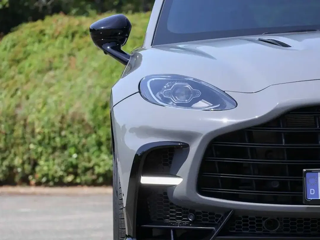 Aston Martin DBX S - Thumbnail 6