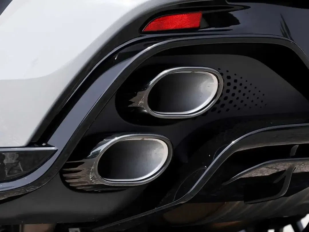 Aston Martin DBX S - Thumbnail 9