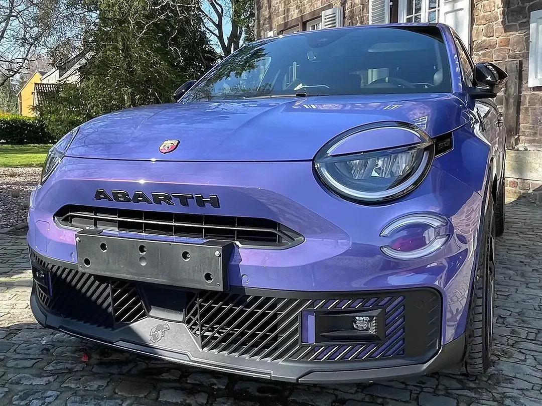 Abarth 600e Scorpionissima - Thumbnail 12