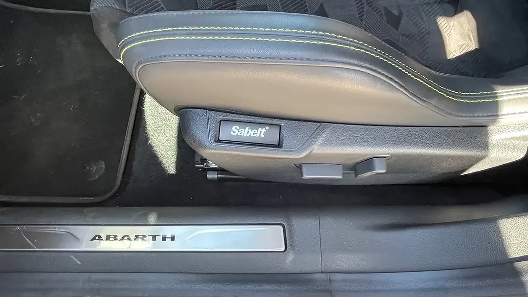 Abarth 600e Scorpionissima - foto 15