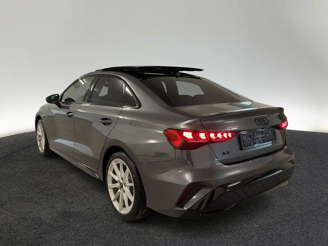 Audi A3 TFSI S tronic S line - Thumbnail 2