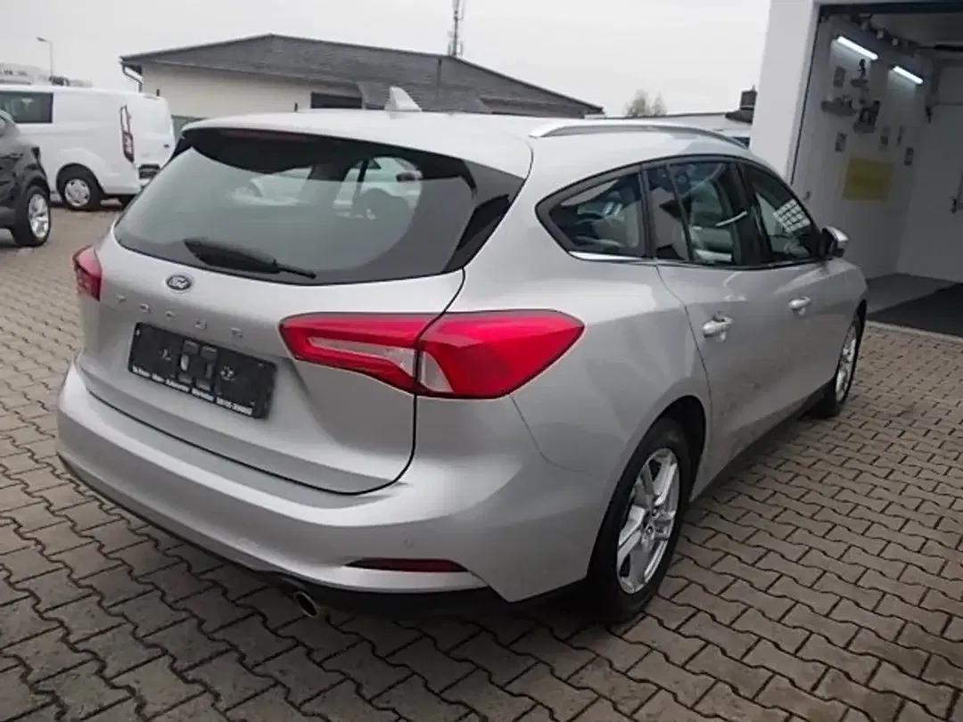 Ford Focus Cool & Connect - Thumbnail 4