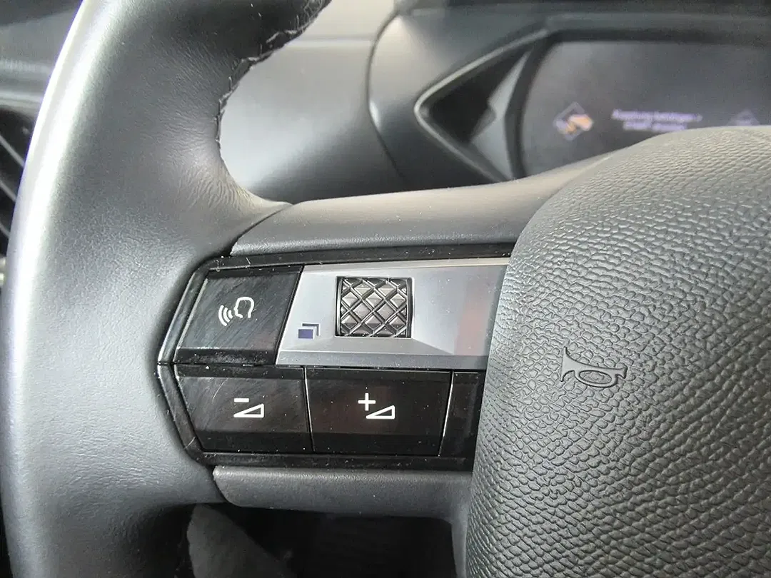 DS Automobiles DS 3 - Thumbnail 11