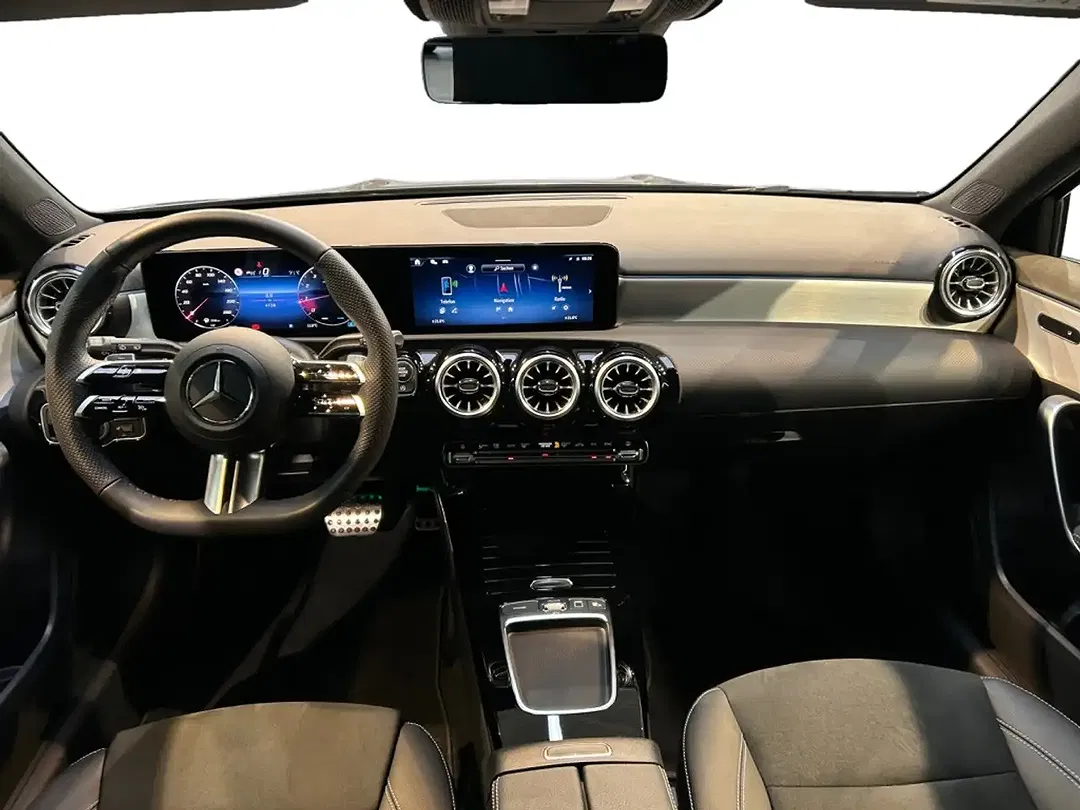 Mercedes-Benz A 200 AMG MBUX Night - foto 14