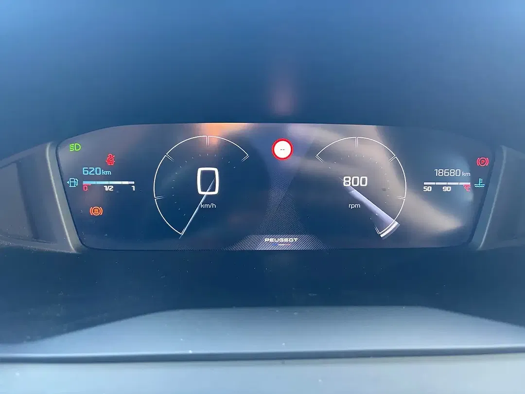 Peugeot 2008 100 PureTech Allure - Thumbnail 4