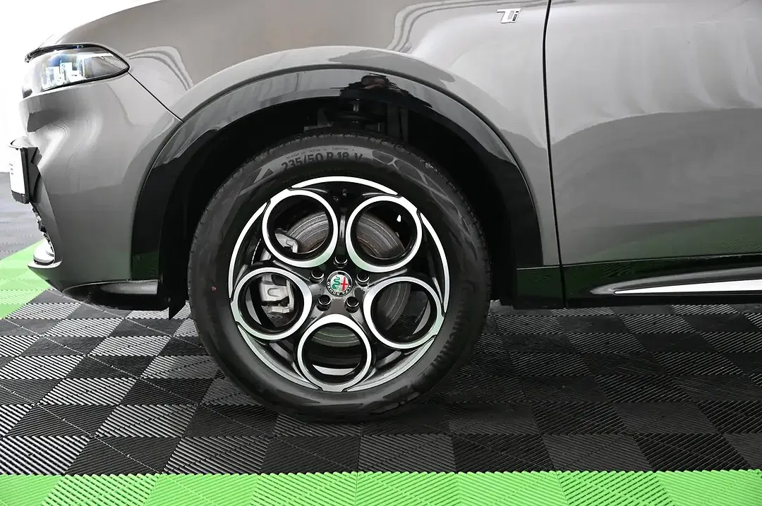 Alfa Romeo Tonale 1.3 PHEV Q4 Ti - Thumbnail 10