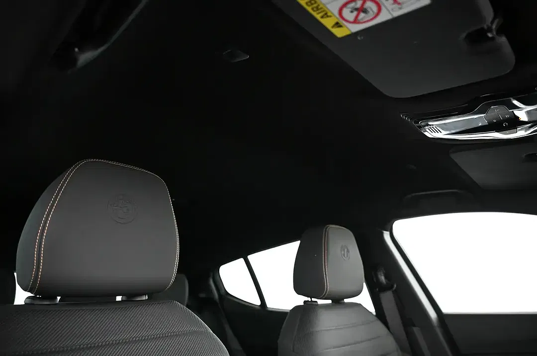 Alfa Romeo Tonale 1.3 PHEV Q4 Ti - Thumbnail 31