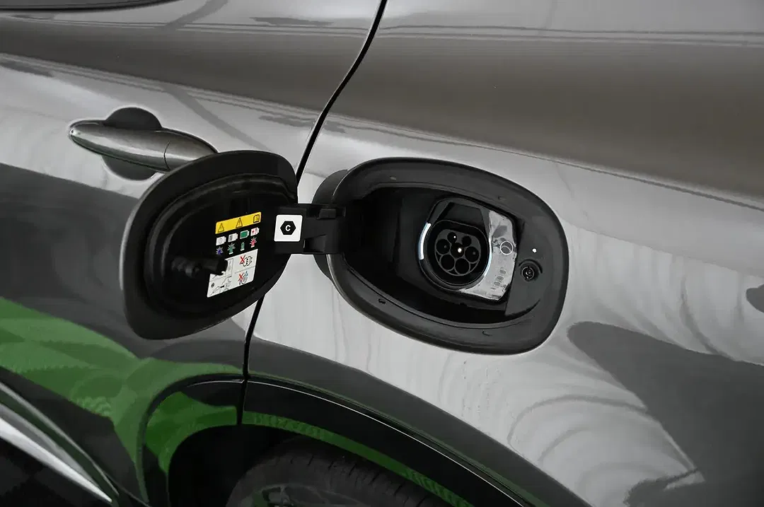 Alfa Romeo Tonale 1.3 PHEV Q4 Ti - Thumbnail 38