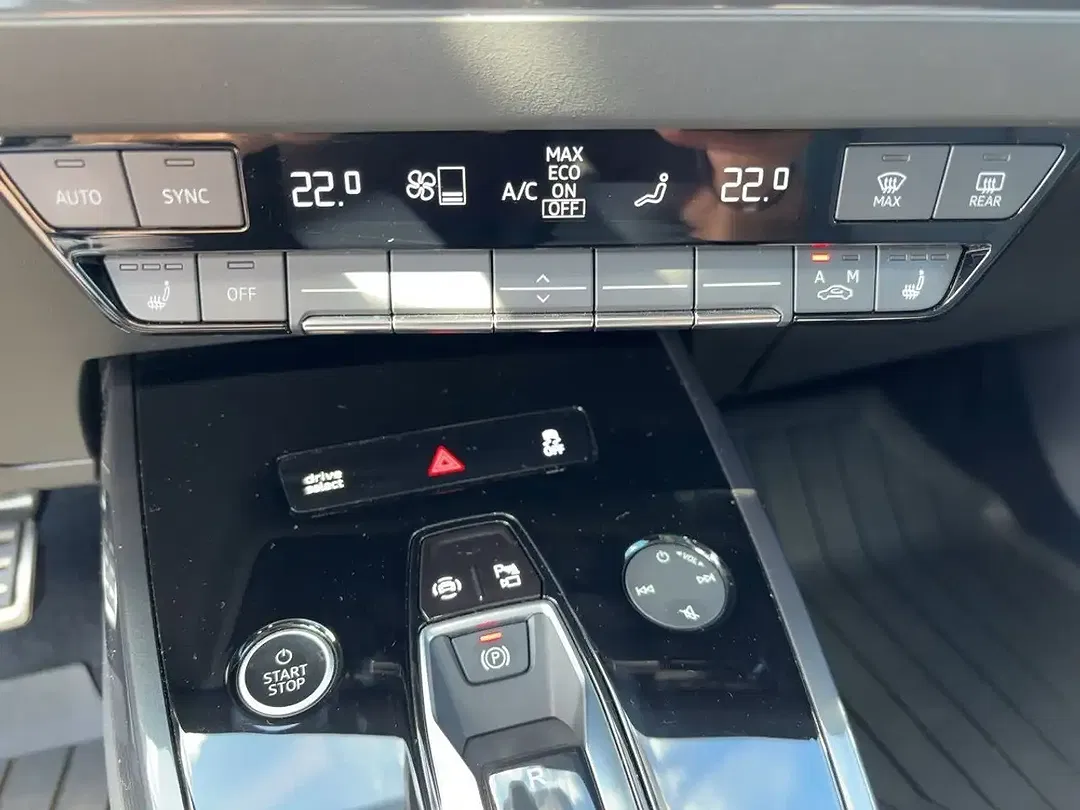 Audi Q4 e-tron 50 - Thumbnail 11