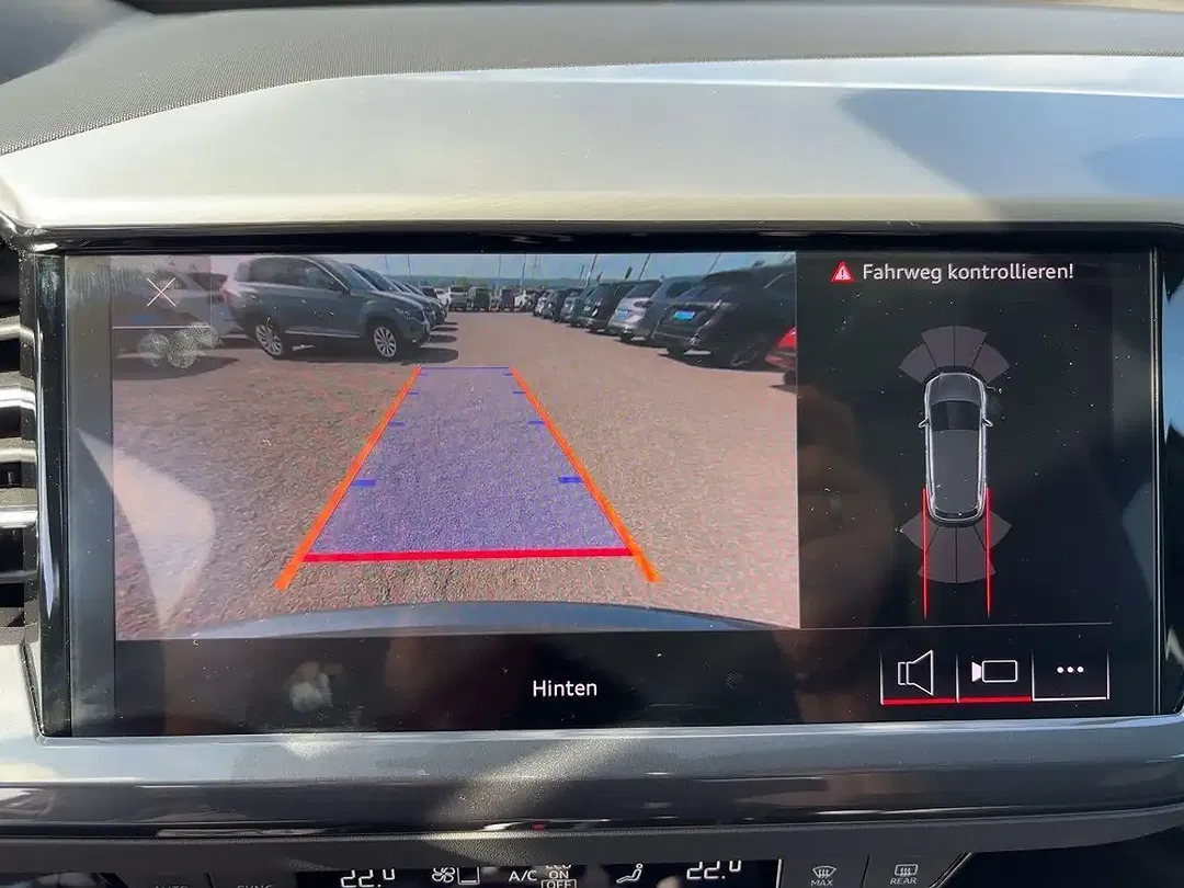 Audi Q4 e-tron 50 - Thumbnail 6