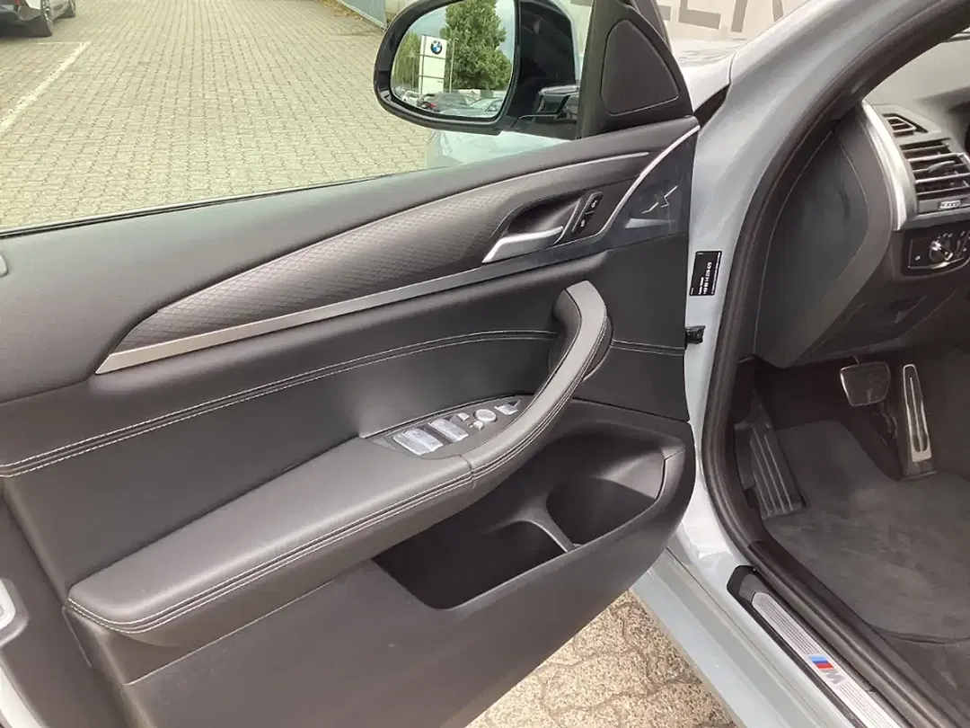 BMW X4 M Sport - Thumbnail 4