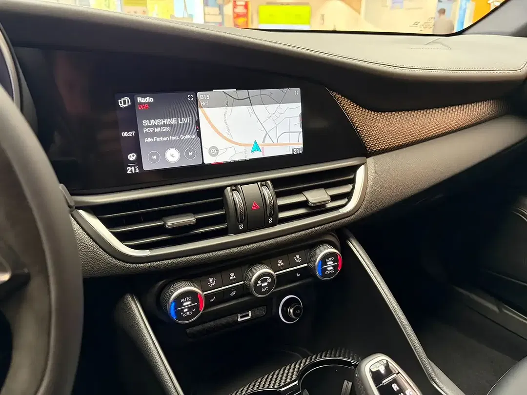Alfa Romeo Giulia Quadrifoglio - Thumbnail 12