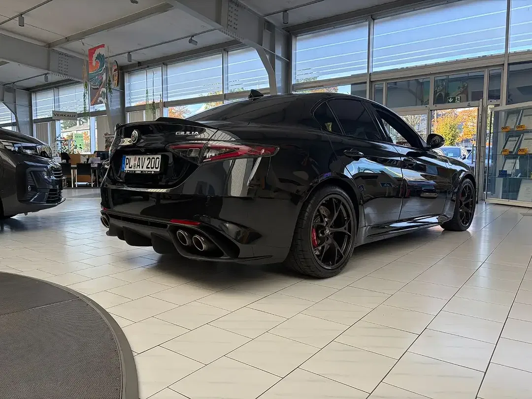 Alfa Romeo Giulia Quadrifoglio - foto 2