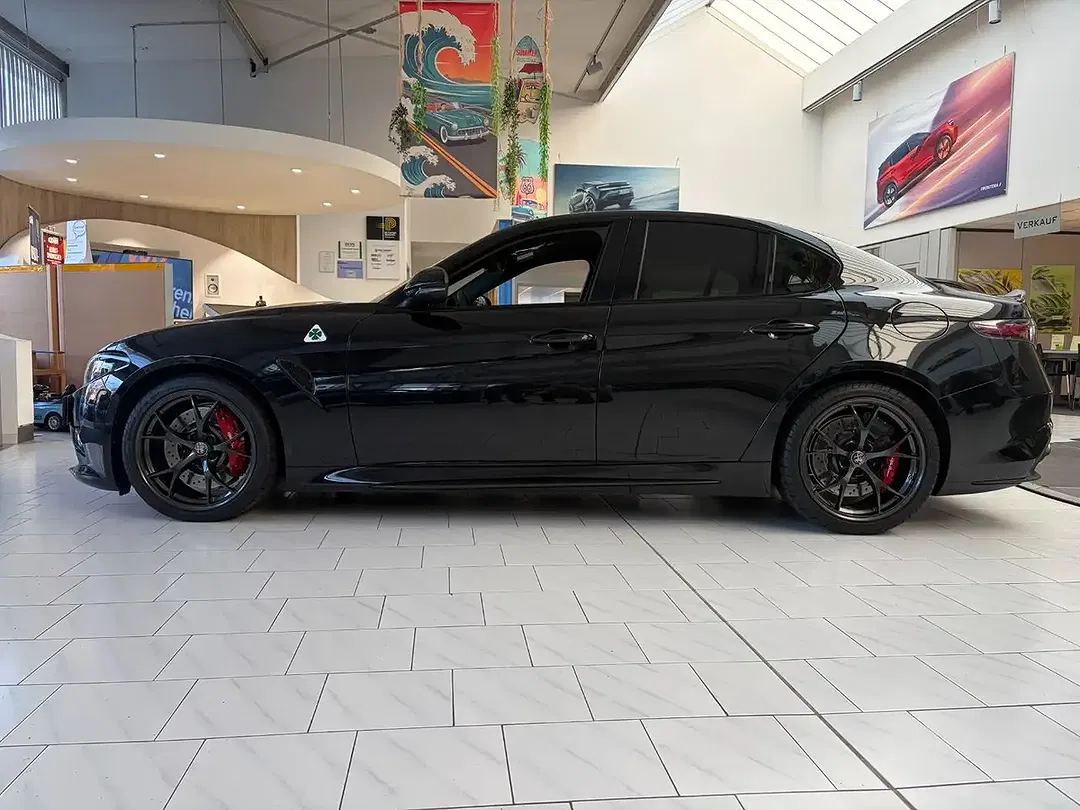 Alfa Romeo Giulia Quadrifoglio - Thumbnail 3