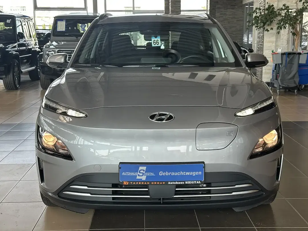 Hyundai KONA Select - Thumbnail 3