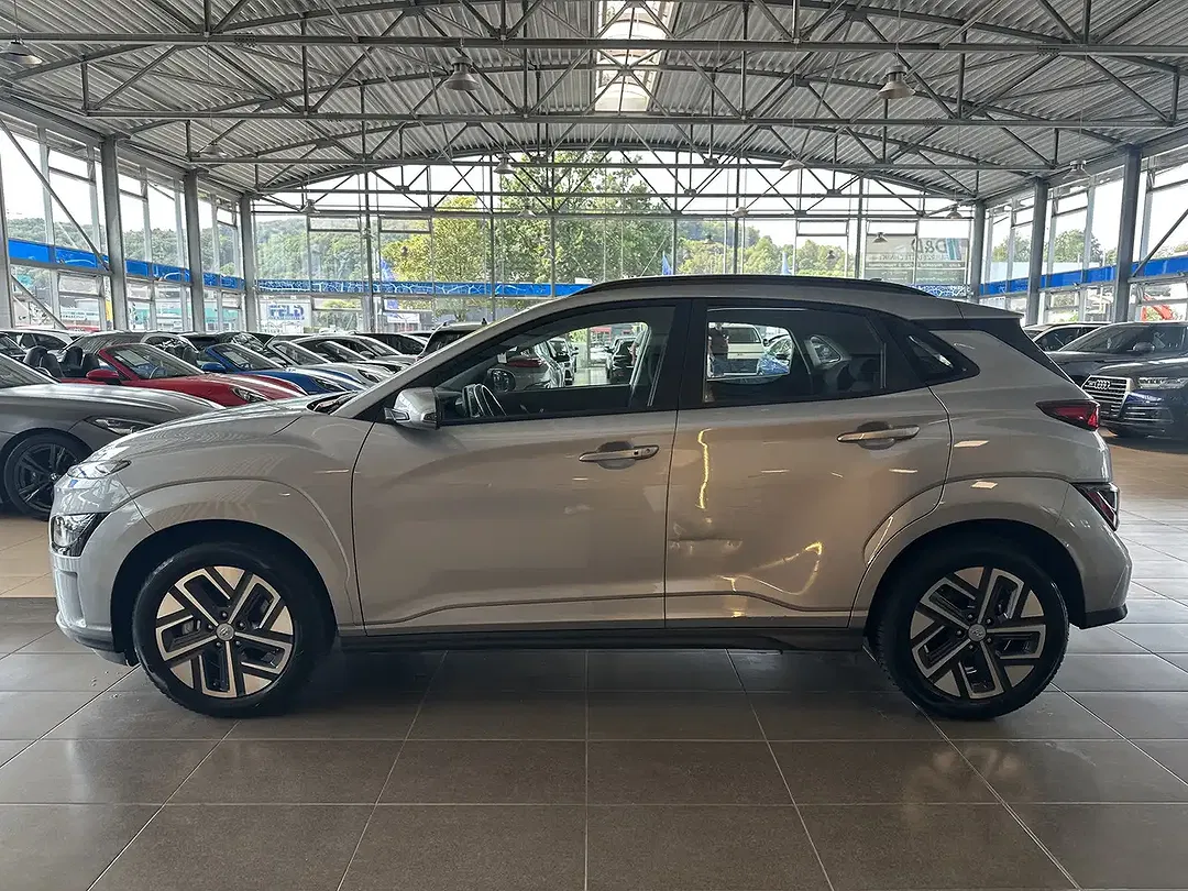 Hyundai KONA Select - Thumbnail 4