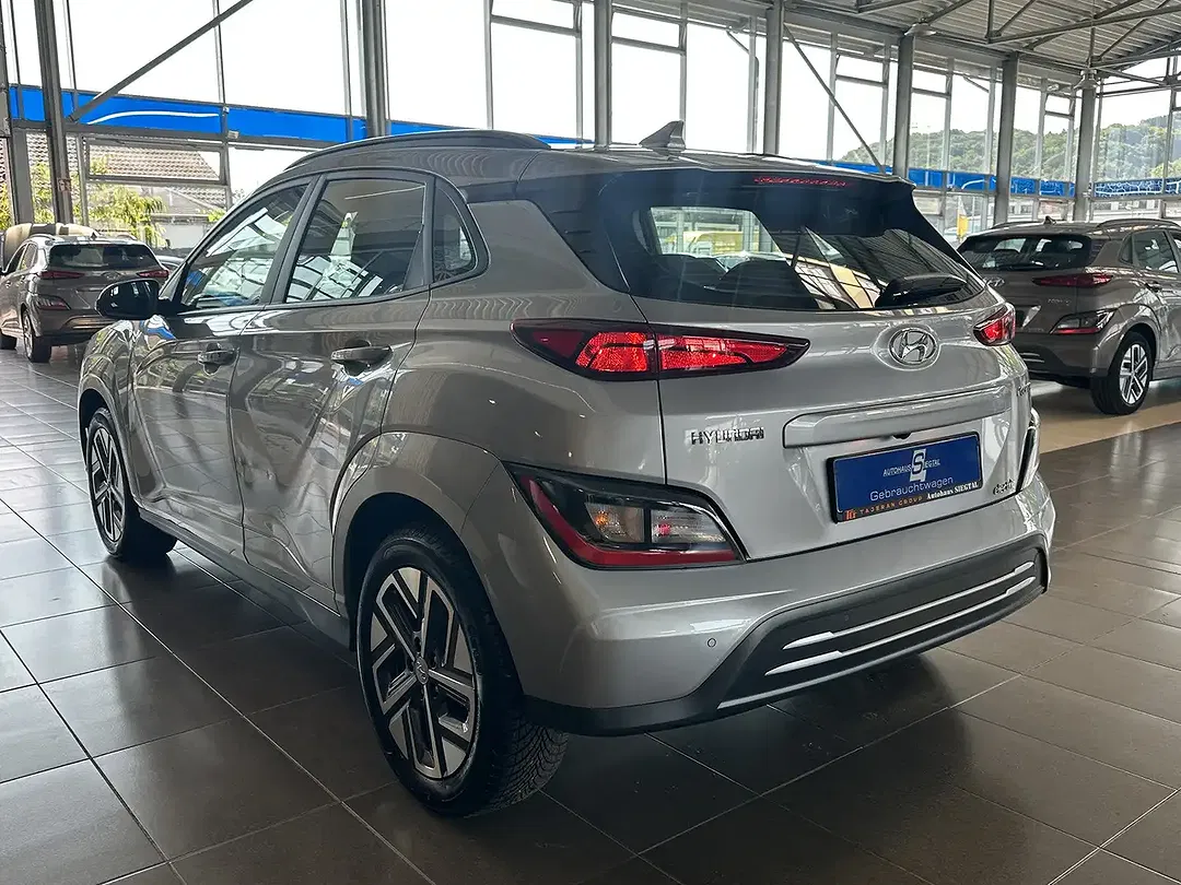 Hyundai KONA Select - Thumbnail 5