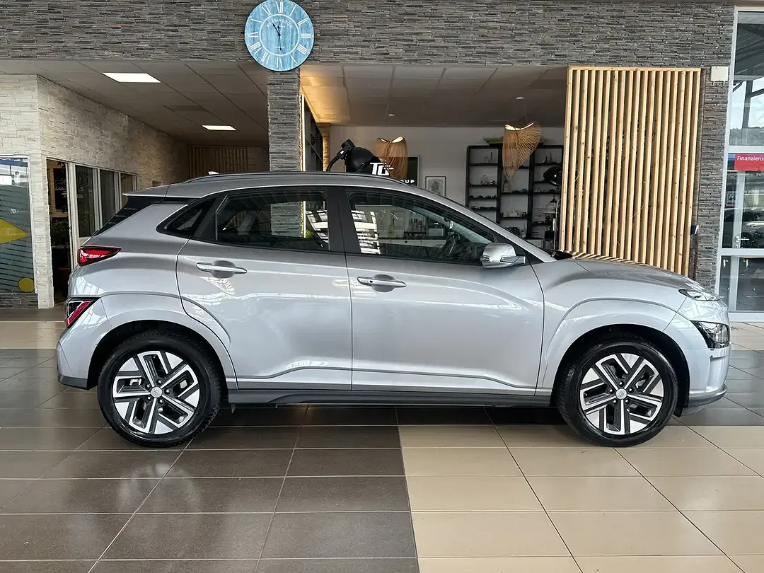 Hyundai KONA Select - Thumbnail 8