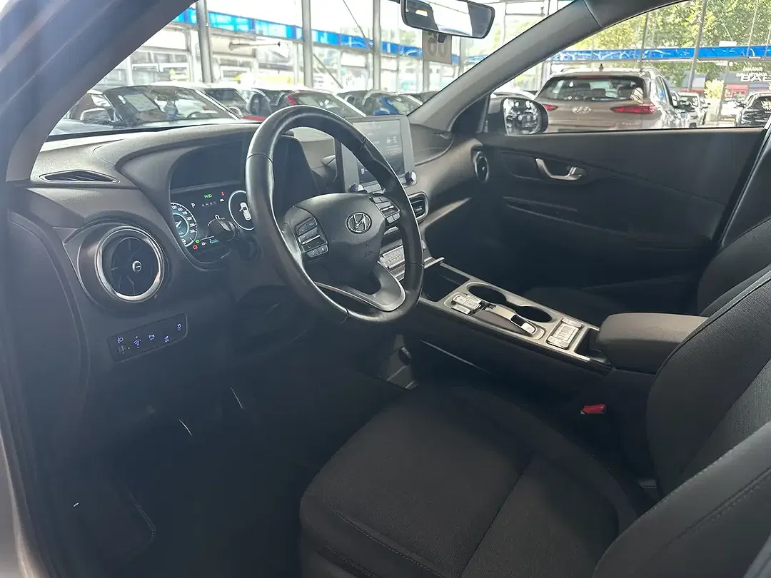Hyundai KONA Select - Thumbnail 9