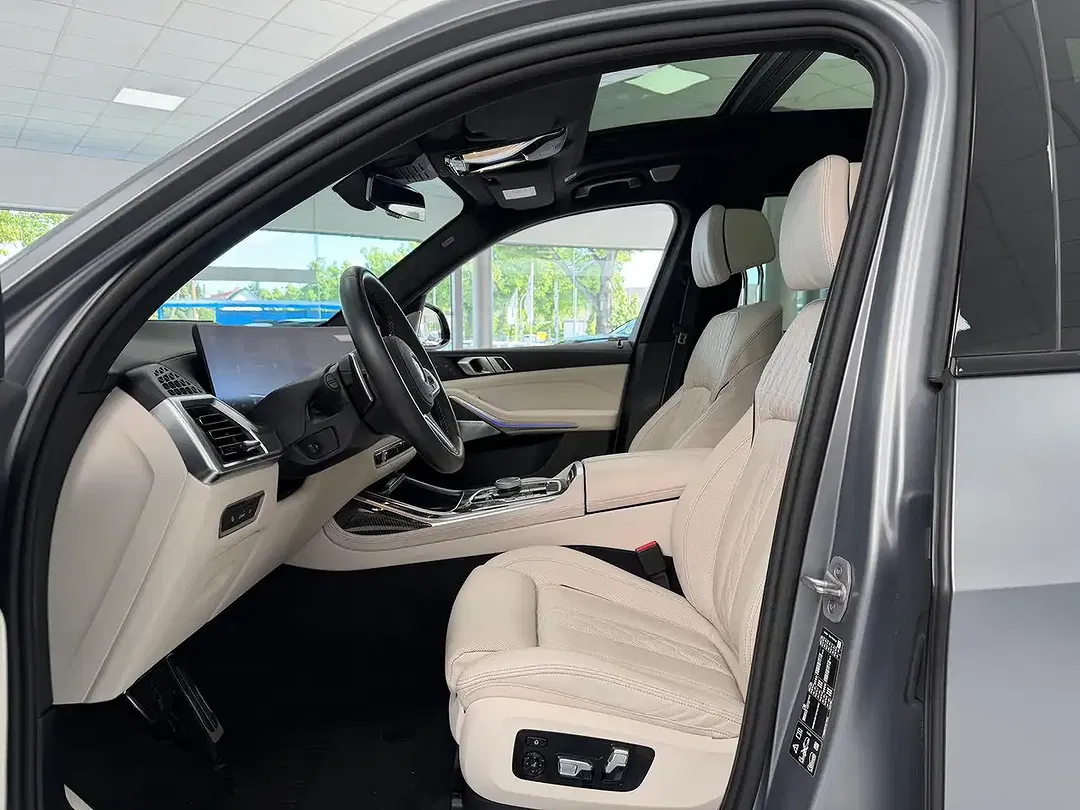 BMW X7 M - Thumbnail 6