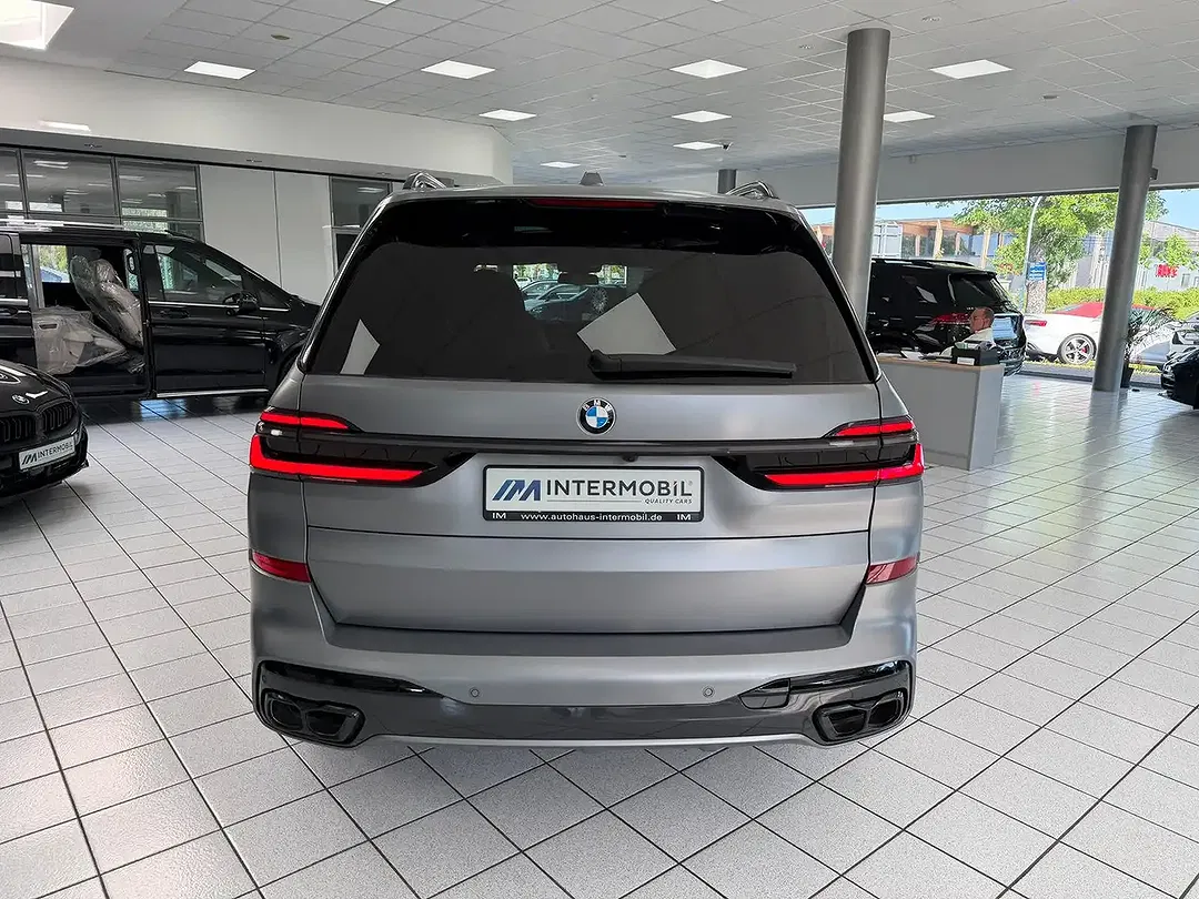 BMW X7 M - Thumbnail 3